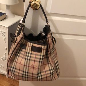 Authentic Burberry bag ✨ SOLD